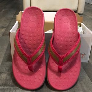 New Pink flip flop style sandal. Size 10